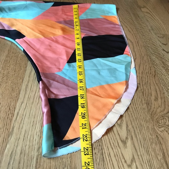 Funky disco vibe tie front crop top. EUC - Picture 7 of 9